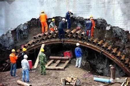 双鸭山隧道钢花管支护案例